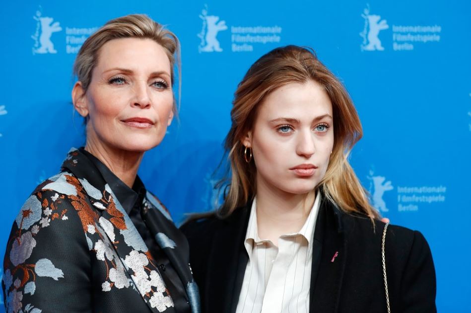 'Nepo Baby' Model Cosima Auermann Follows in Supermodel Mom's Footsteps ...