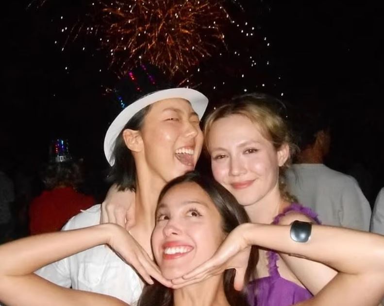 Olivia Rodrigo Rings in 2026 With Friends After Louis Partridge Split 4 She simply penned in the caption of her post: 'hi 2026!!!!!' as she posed with a group of her close pals