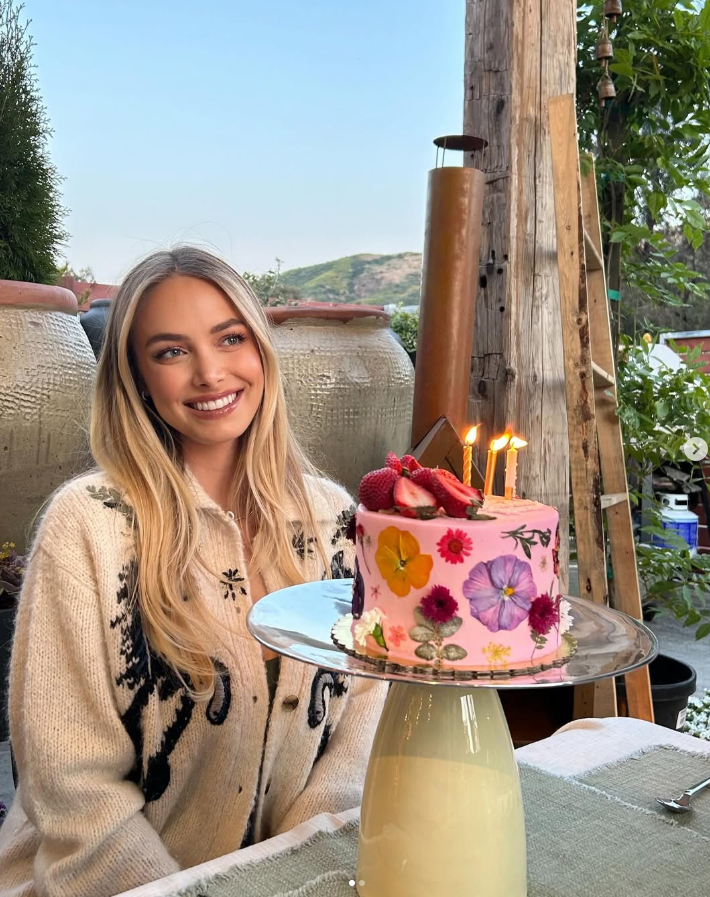 Raine Michaels Tells Dad Bret She Is Selling Foot Photos In Show 8 Closely associated with the Kardashian family, Calabasas is filled with mansions, uber-wealth and great looking people