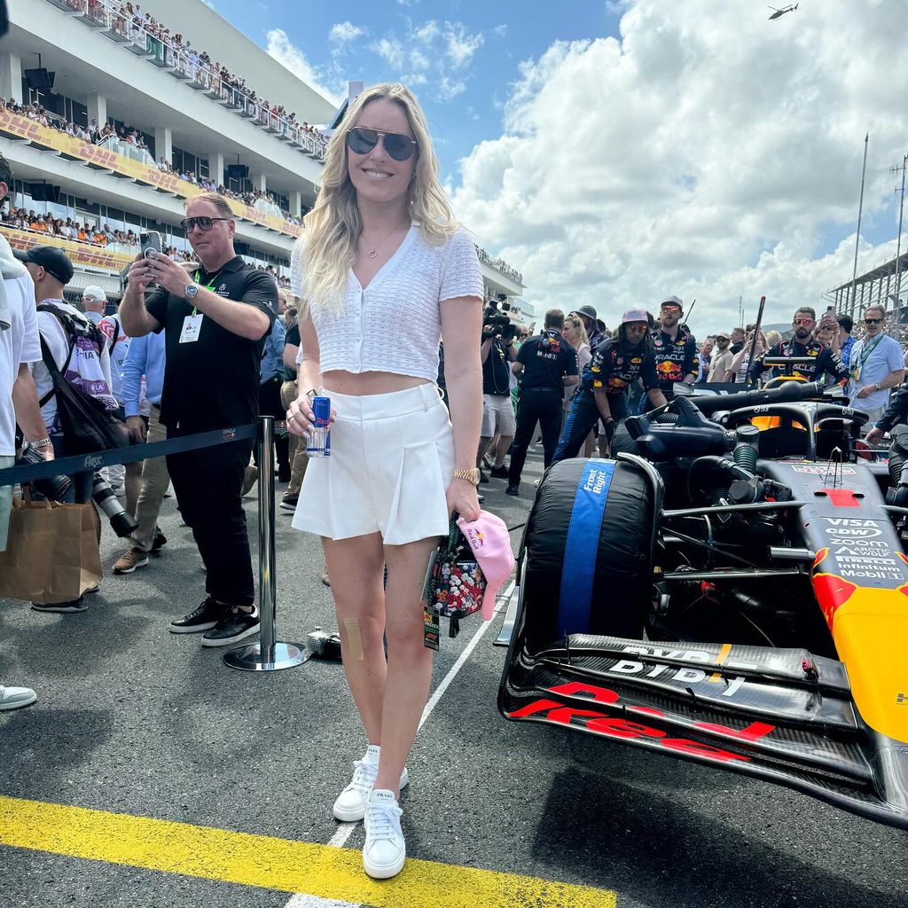 Sports Illustrated Model Lindsey Vonn Sends Fans Wild in Skintight Winter Bodysuit