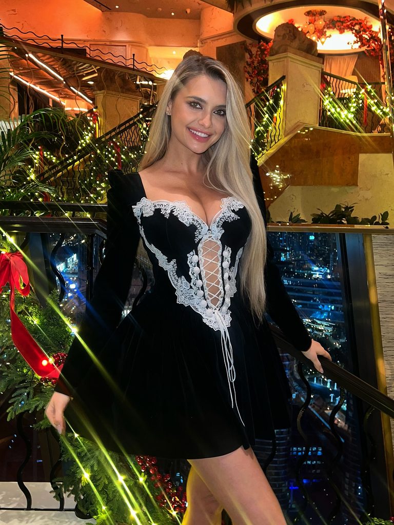 Kalenchuk shares snaps from her stunning holidays on social media