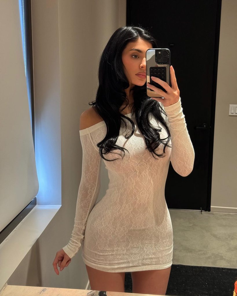 Kylie Jenner Reportedly Jealous as Kendall and Jacob Elordi Romance Gets Serious 7 Kylie Jenner Reportedly Jealous as Kendall and Jacob Elordi Romance Gets Serious