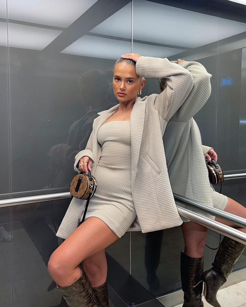 Molly-Mae Hague Shows Off Toned Abs at Gym After Tommy Fury’s Halloween Drama 6 Molly-Mae Hague Shows Off Toned Abs at Gym After Tommy Fury’s Halloween Drama