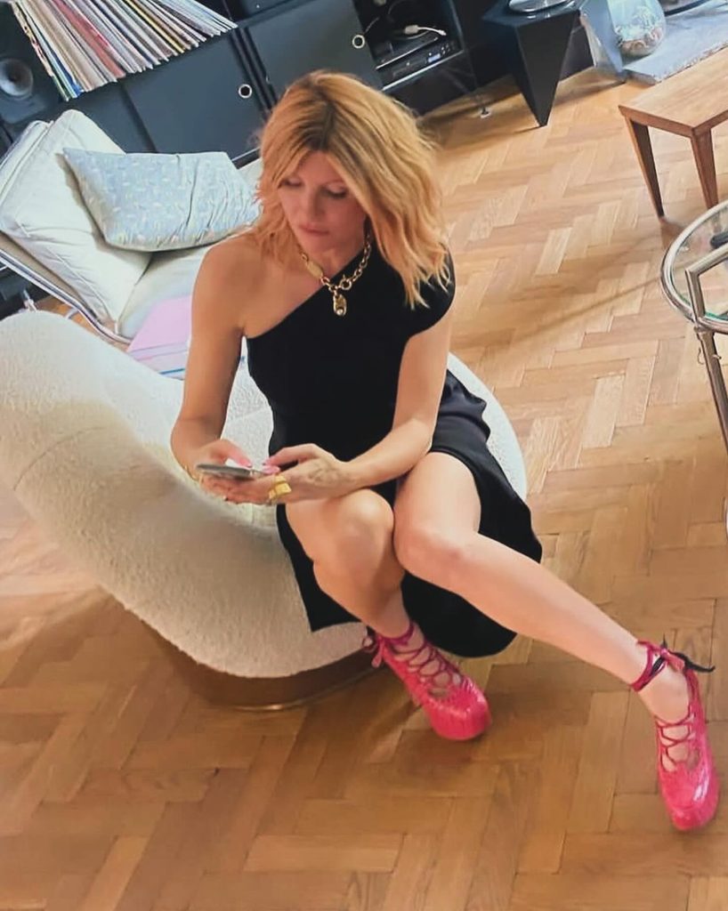 Sharon Horgan Got Revenge on Cheating Ex by Casting His Mistress as an Extra 7 Sharon Horgan Got Revenge on Cheating Ex by Casting His Mistress as an Extra