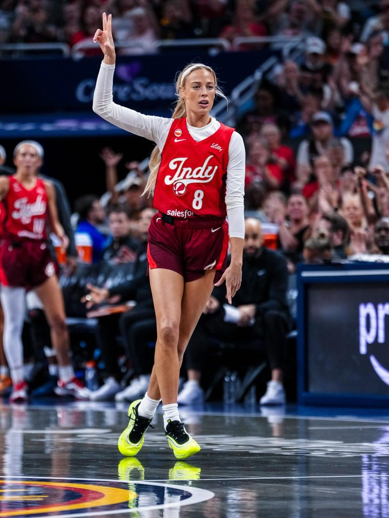 Sophie Cunningham Wows WNBA Fans With Backstage Pics as One Calls Her 'Queen' 10 Sophie Cunningham Wows WNBA Fans With Backstage Pics as One Calls Her 'Queen'